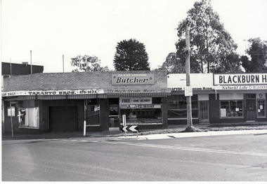 Black and white photo of corner Chapel Street and Railway Road, Blackburn