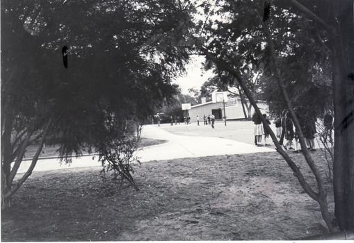 Black and white photo of Blackburn Lake State School