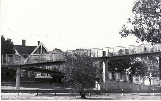 Black and white photo of overhead crossing to Blackburn State School