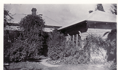 Black & white photo of 'Wildwood', Bakers Road Blackburn, home of Mr and Mrs G. W. Brocklesby between 1916 and 1937. 