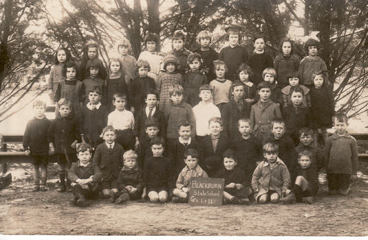 Black & white postcard of Grades 1 and 2 at Blackburn State School in 1924