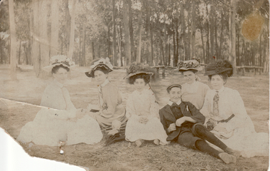 Black & white postcard of group at Blackburn Lake 1908.  L to R:|Ethel Gray, Eslie Gray, Annie Bradford, Monty Gray, Jean Gray, Lilian Gray