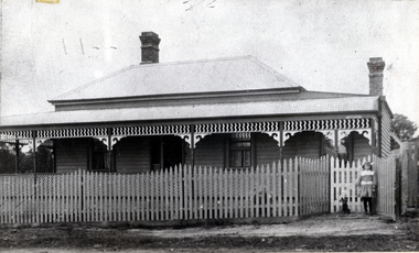 Black & white photo of early Blackburn home in Cottage Street. c1900