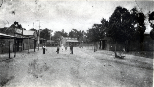   Black & white photo of Blackburn Road looking North from railway gates