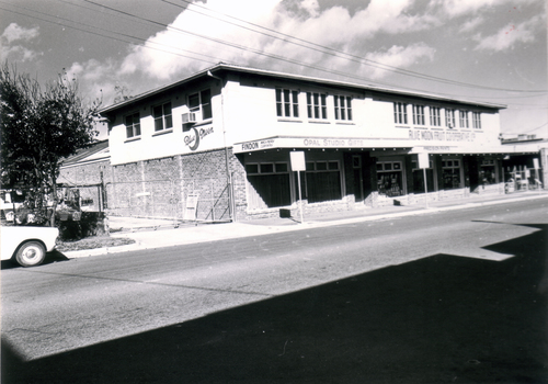 Black & white photo of Blue Moon Co-operative, Railway Road Blackburn in Blackburn 1977