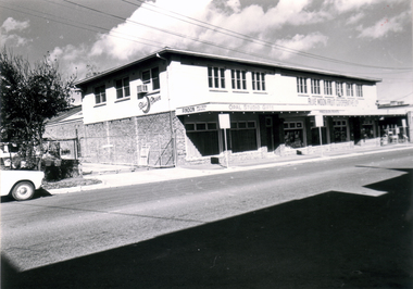 Black & white photo of Blue Moon Co-operative, Railway Road Blackburn in Blackburn 1977