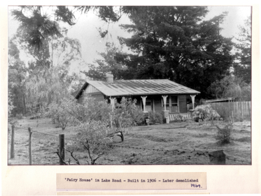 Black & white photo of 'Fairy House' in Lake Road.  Built 1906