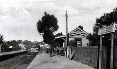 Black & white photo of Blackburn Railway Station showing 