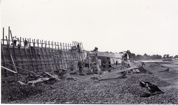 Black and white photo of Construction of Mitcham Reservoir in 1922.