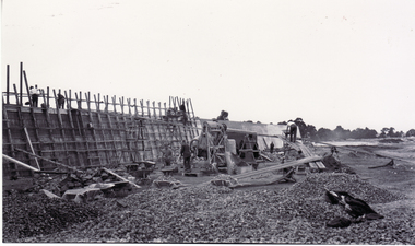 Photograph, Construction of Mitcham Reservoir, 24/08/1922 12:00:00 AM
