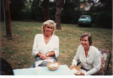 Photograph, Rosalie Whelan and her niece, 10/08/1988 12:00:00 AM