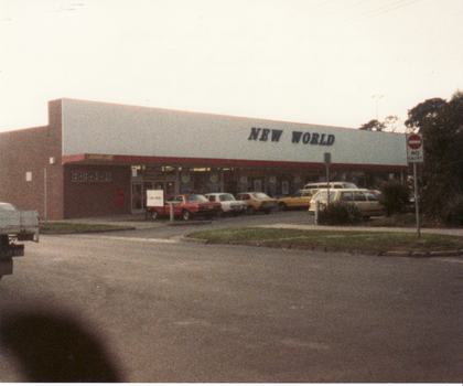  Front Facade Coles New World Supermarket, Brittania Street, Mitcham.   Formerly site of Mitcham State School.Prior to the redevelopment of Britannia Mall and construction of 3 level carpark.
