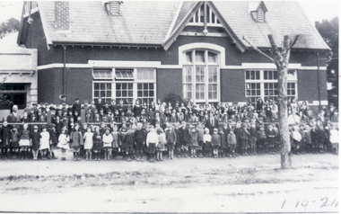Photograph, Pupils Outside Mitcham State School, 1/10/1924 12:00:00 AM