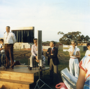 Photograph, Unveiling Plaque at Nunawading Arts Centre, 1/01/1986 12:00:00 AM