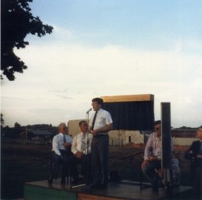 Photograph, Unveiling Plaque at Nunawading Arts Centre, 1/01/1986 12:00:00 AM