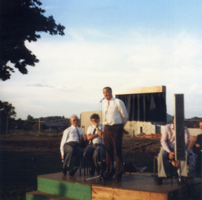 Photograph, Unveiling of Plaque at Nunawading Arts Centre, 1/01/1986 12:00:00 AM