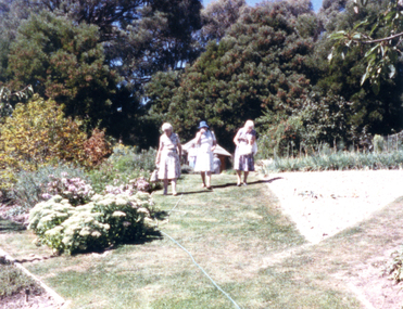 Photograph, Nunawading Historical Society's visit to Miners Cottage - St. Erths, 1991