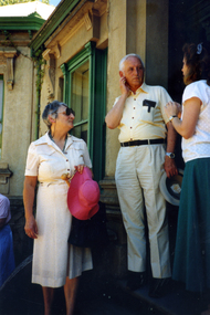 Photograph, Bill and Beryl Gray on visit to 'Buda', Castlemaine, 1991