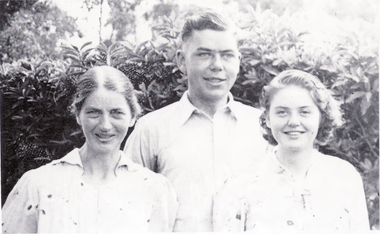 Photograph, Mrs Till, Alwyn & Alison