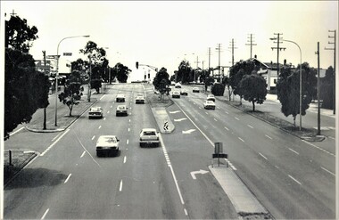 Black and white photo of Whitehorse Road, Mitcham, looking East 1983.