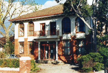Photograph, Front Entrance of former Municipal Chambers, Nunawading, 1/06/1997 12:00:00 AM