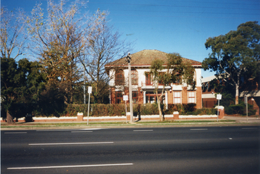 Photograph, Front of former Municipal Chambers, Nunawading, 1/06/1997 12:00:00 AM