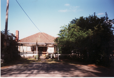 Photograph, House to be demolished in Humphries Avenue, Mitcham, 1998