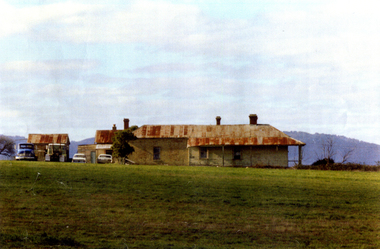 Coloured photo of Old House in Burwood Highway, East Burwood.  West of Springvale Road.   Mullens Orchard & home.   House now demolished.