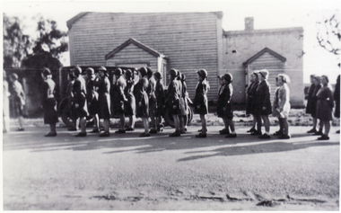 Photograph, Mitcham Guides