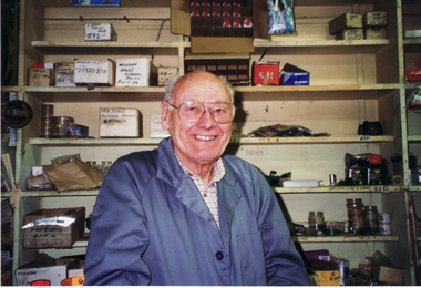 Photograph, Rob's Cycles Shop, 4/09/1999 12:00:00 AM
