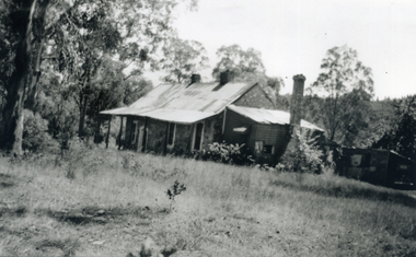 Early photo of Schwerkolt Cottage showing Timber Extension and Garage, since demolished.