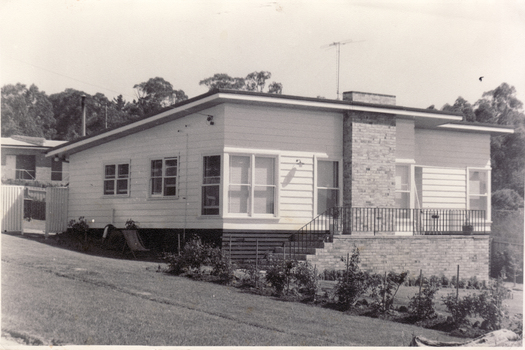 Ross House at 26 Dampier Street, Blackburn.Nance Ross probably Mavis Peperrell's sister.