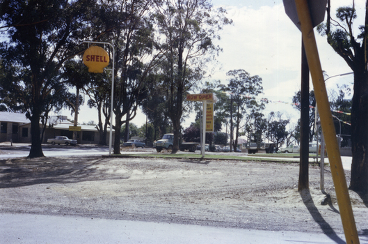 Shell Service Station (since replaced by Convenience Store) on corner of Boronia & Canterbury Roads, Vermont