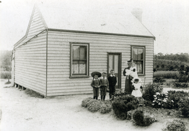 Eriksson Family Home, 17 Junction Road, Nunawading,