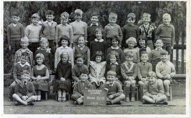 Grades 1C and 2C Mitcham State School in 1960. 