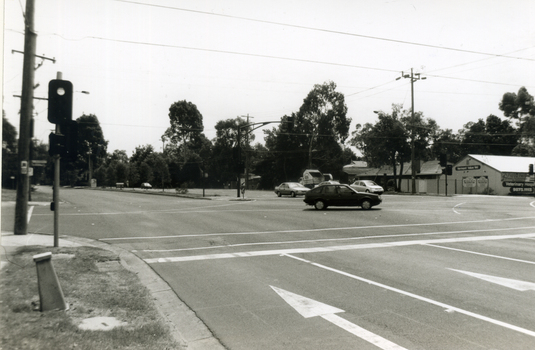 Intersection of Heatherdale Road and Canterbury Road, Vermont, looking towards North West corner at Vermont. 