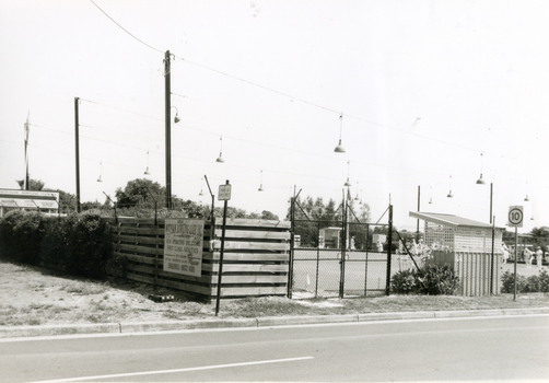 Entrance from Mitcham Road to Mitcham Bowls Club near Halliday Park. 