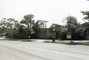 Corner of Doncaster East and Mitcham Roads facing grounds of Mitcham Primary School.