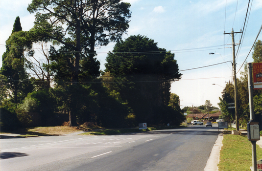 Mitcham Road looking towards Park Road with Wrendale Drive on left.