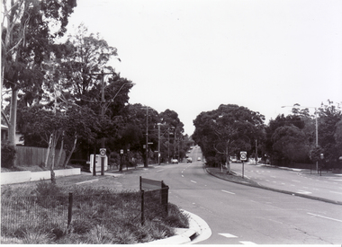 Blackburn Road, Blackburn South looking south from Canterbury Road.