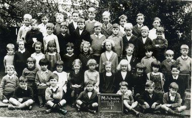 Grgde 1 of Mitcham Primary school in 1933. 