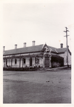 Original Whitehorse Hotel being demolished in Box Hill in1935.