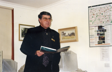 Photograph, Bill Bowie, 1/02/2002 12:00:00 AM