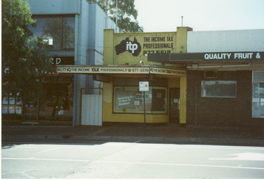 Photograph, Pearce Shop, 21/03/2001 12:00:00 AM