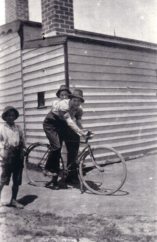 Black and white photograph of Fred, George and Cecil Collier.