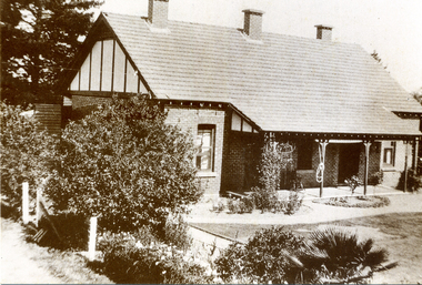 Postcard, Historic Postcard - Set 1 no 2 -Strathdon Homestead, 1931