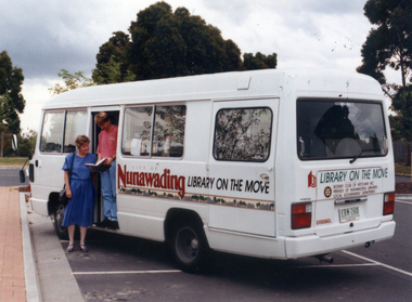 Photograph, Nunawading Library Service Bus, 14/03/1982 12:00:00 AM