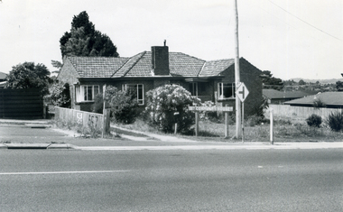 Photograph, Vermont South Community House, 1976