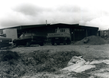 Construction of the Eley Park Community Centre in Eley Road, Burwood East in 1978