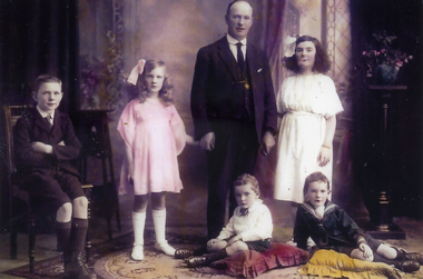 Michael McDonnell and his family c1922 - family portrait.